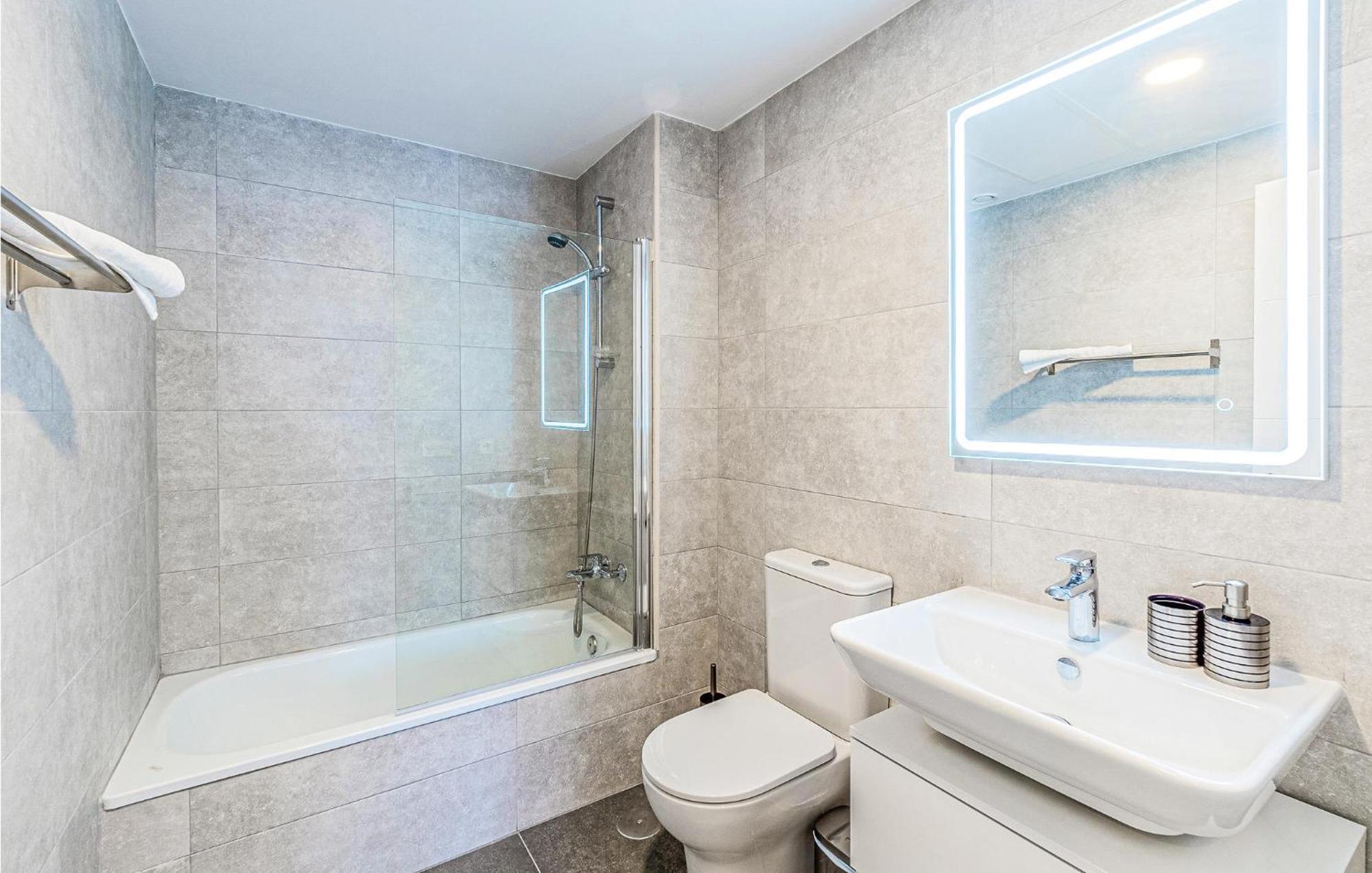 Appartement Amazing In With Outdoor Swimming Pool&2 Bedrooms *